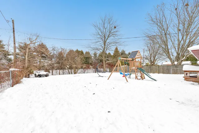 $265,000 | 909 Lawton Terrace, Manitowoc, WI 54220