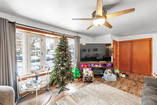 $265,000 | 909 Lawton Terrace, Manitowoc, WI 54220