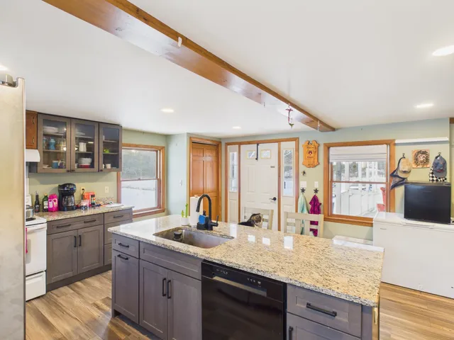 $380,000 | 657 Highway 12, Fitzwilliam, NH 03447