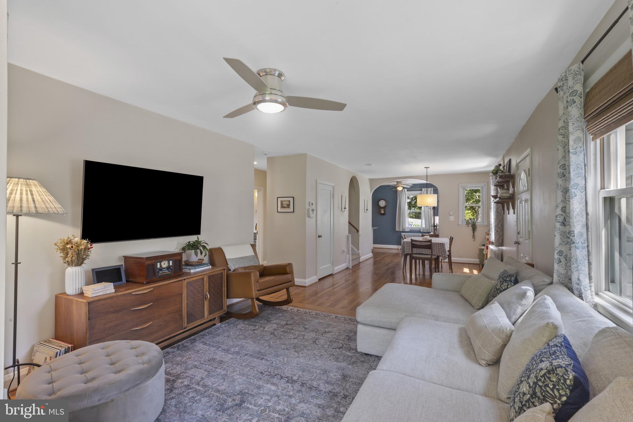 6500 Sharon Road Baltimore, MD 21239 - Photo 14 of 33 a living room with furniture and a flat screen tv