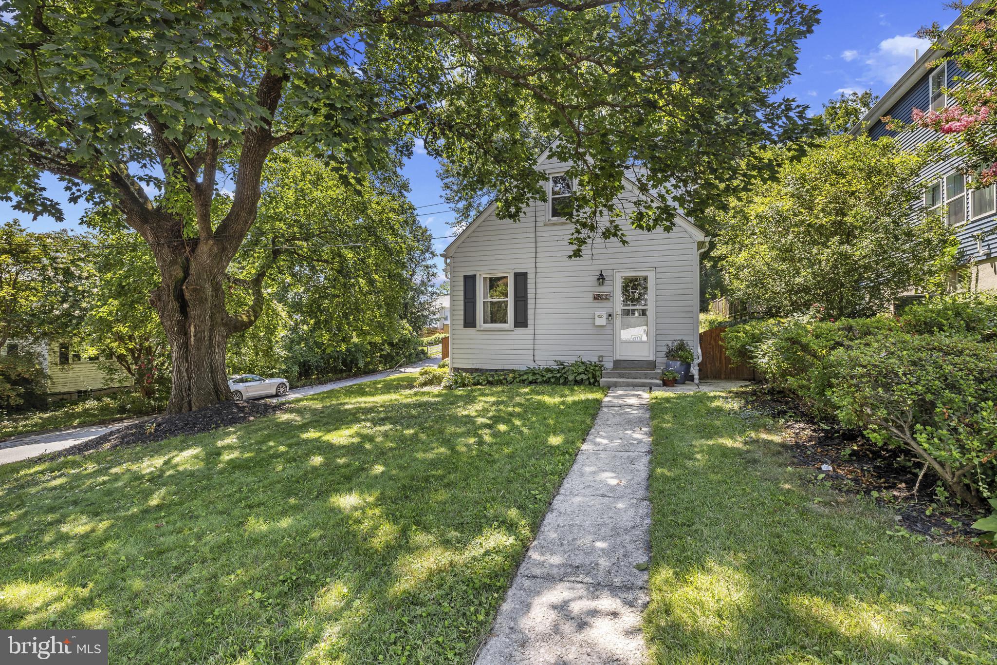 6500 Sharon Road Baltimore, MD 21239 - Photo 29 of 33 a front view of house with yard and green space
