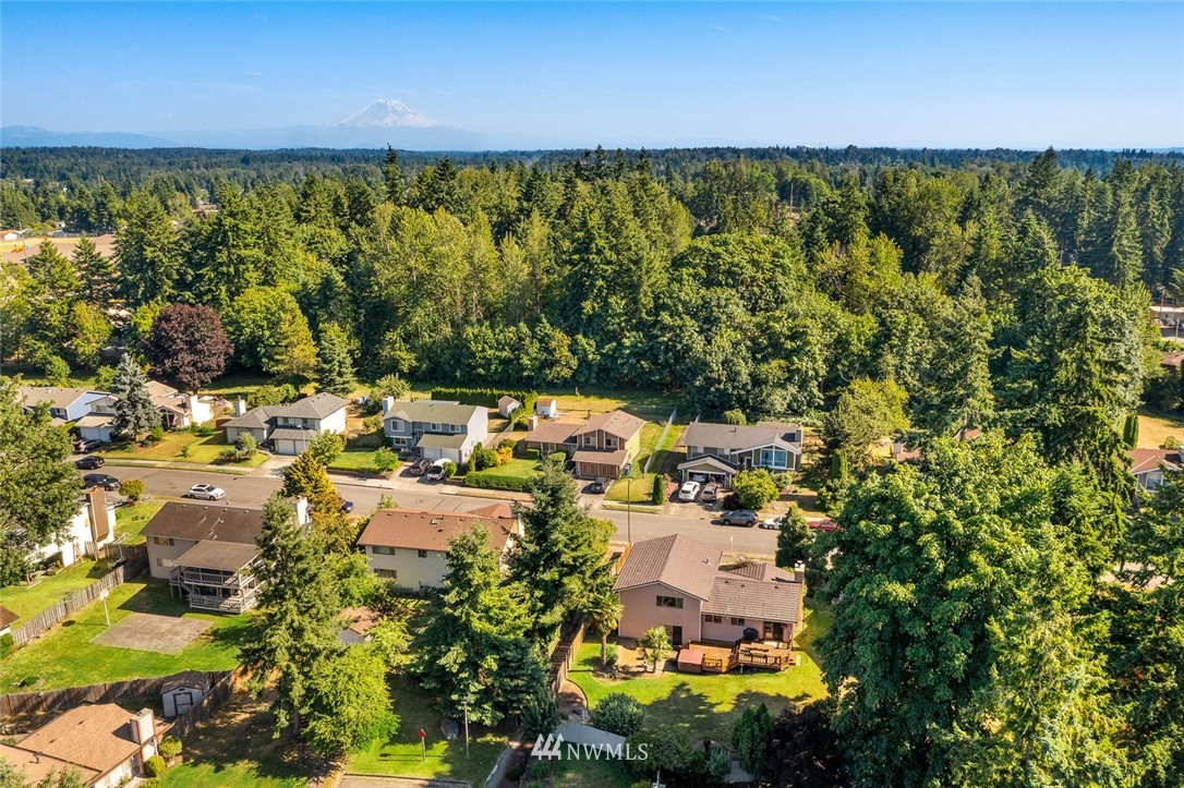 2206 Southeast 21st Street Renton, WA 98055 - Photo 5 of 29