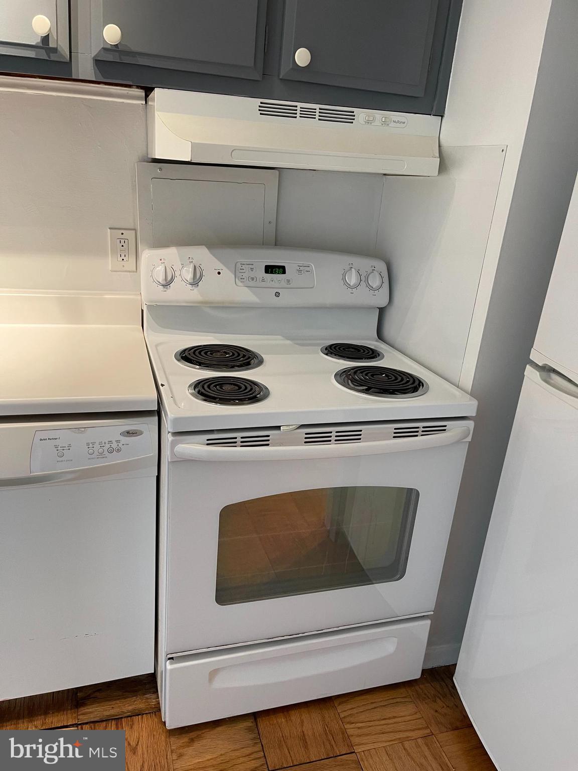 1435 4th Street Southwest, Unit B702 Washington, DC 20024 - Photo 8 of 35 a utility room with dryer and washer