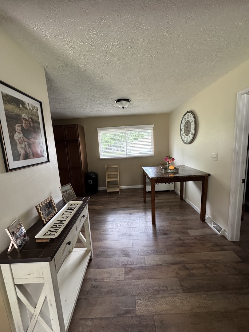 326 Rowe Drive Bloomington, IL 61701 - Photo 7 of 20