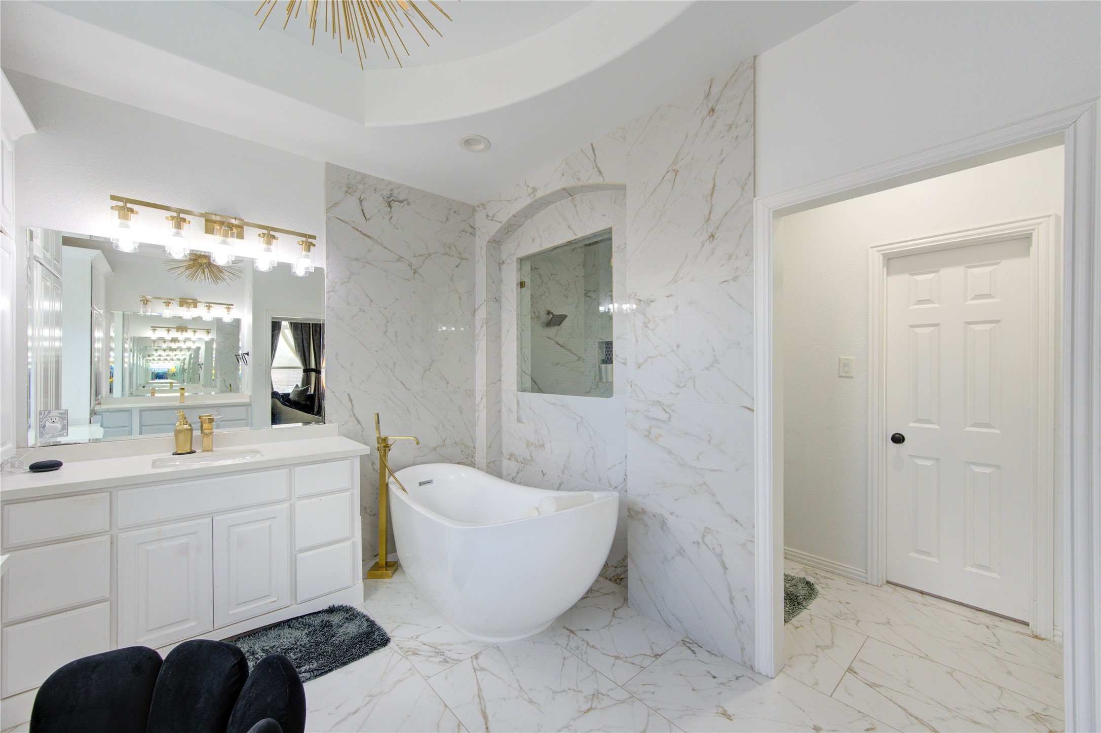 17539 Hankar Way Richmond, TX 77407 - Photo 18 of 34 a spacious bathroom with a bathtub and shower