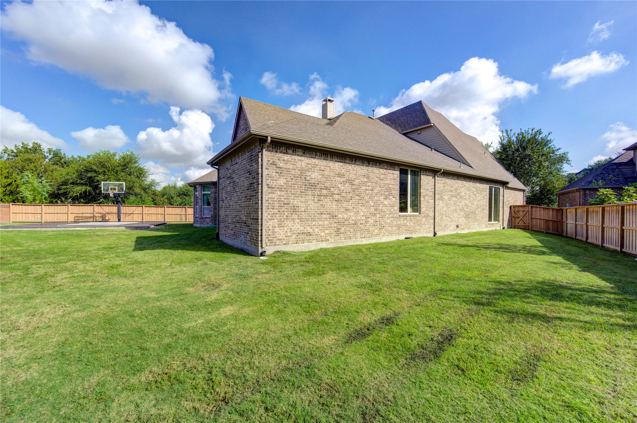 17539 Hankar Way Richmond, TX 77407 - Photo 33 of 34 a backyard of a house with lots of green space