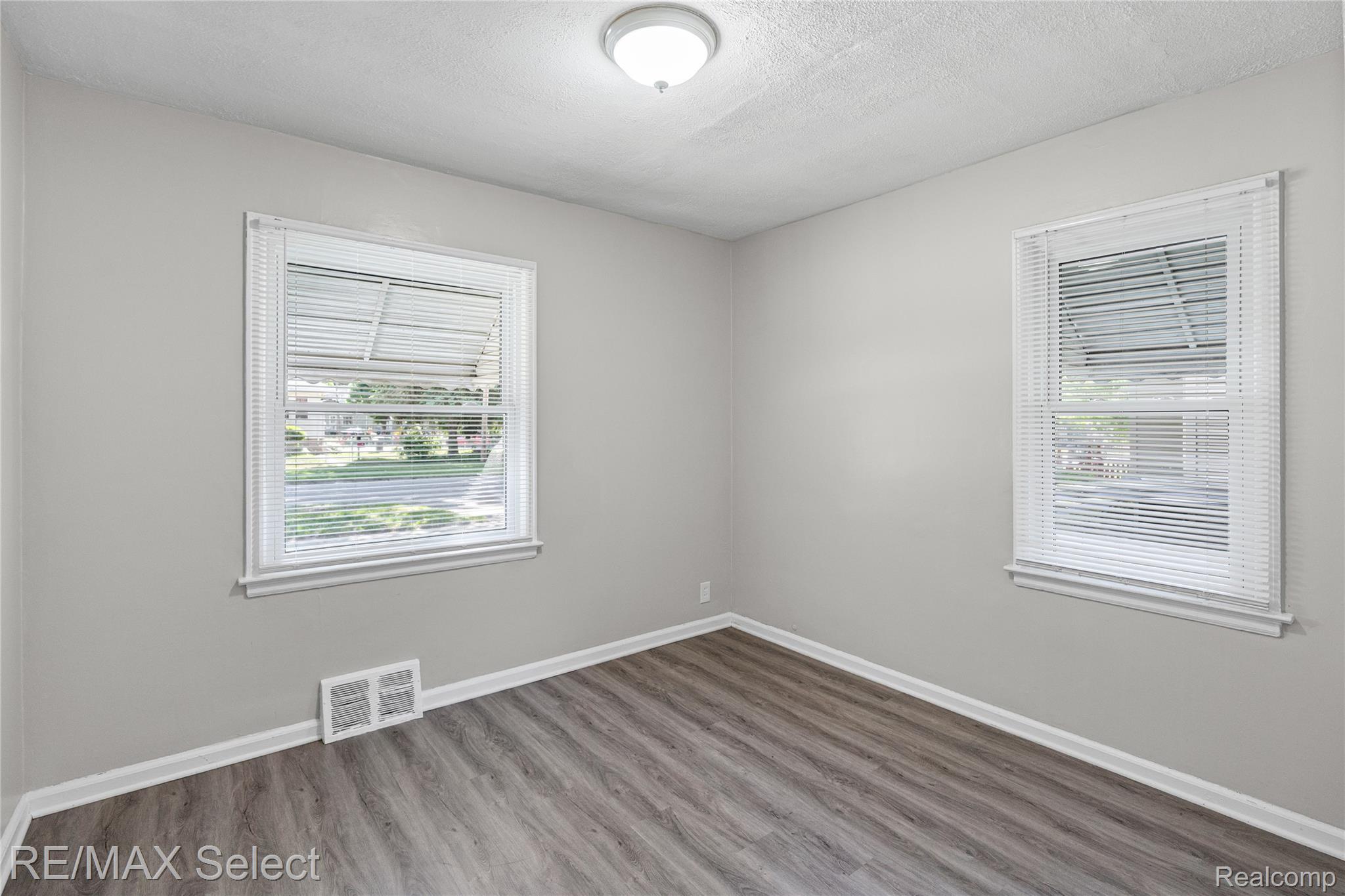 4305 Pengelly Road Flint, MI 48507 - Photo 25 of 36 4305 Pengelly Rd 28.jpg