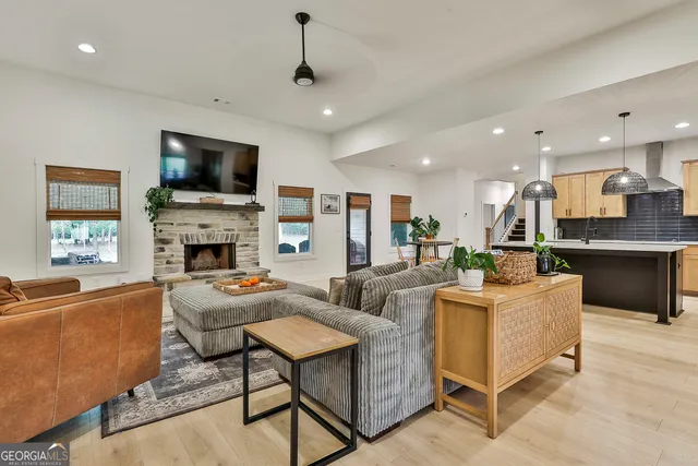 $669,900 | 141 Georgian Pnes Drive, Senoia, GA 30276