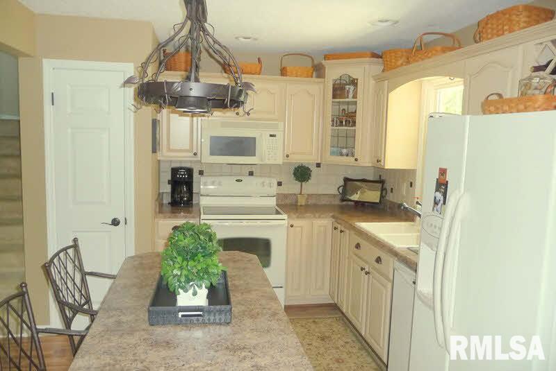 11564 Country Club Road West Frankfort, IL 62896 - Photo 6 of 33 Gallery Image 6