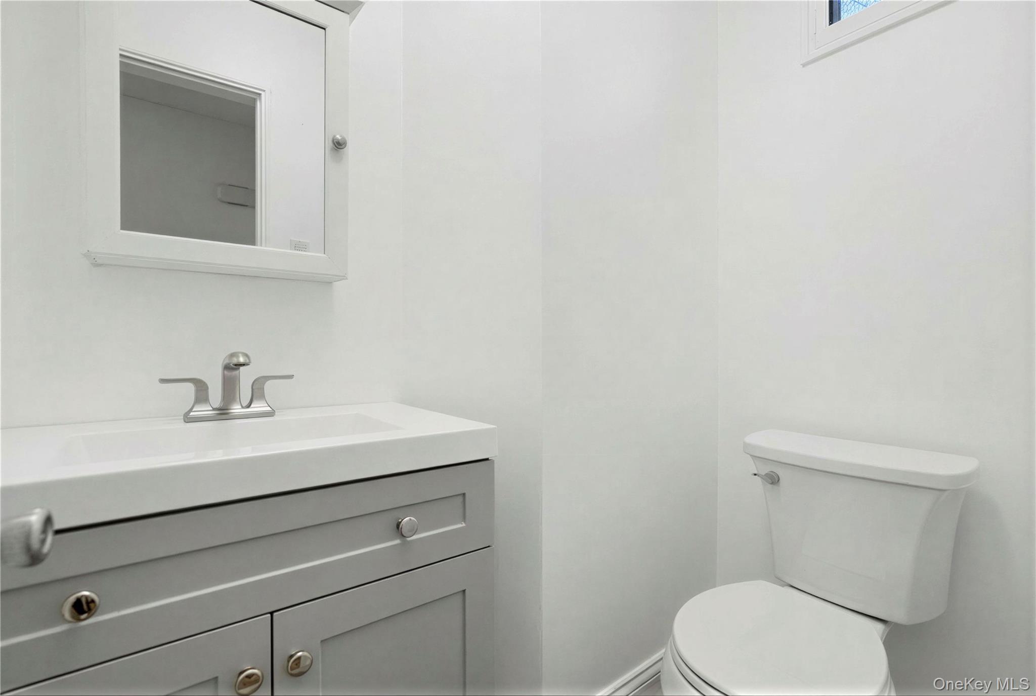 17 Old Orchard Road Rye Brook, NY 10573 - Photo 10 of 20 Powder Room