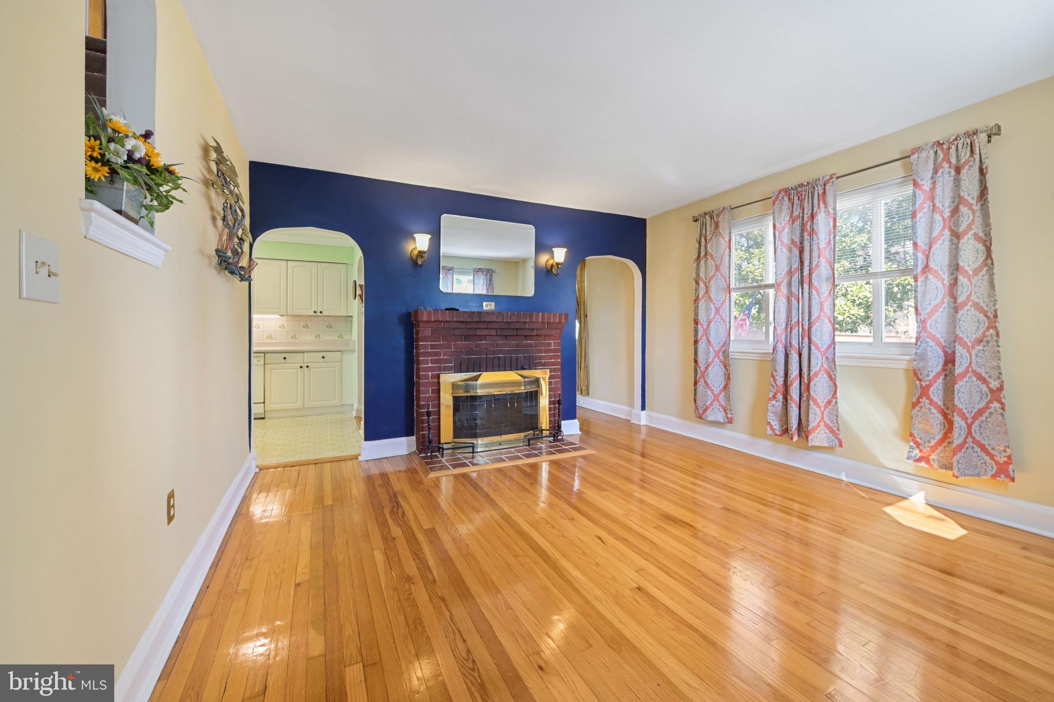 5222 Dewitt Road Halethorpe, MD 21227 - Photo 6 of 40 Living Room