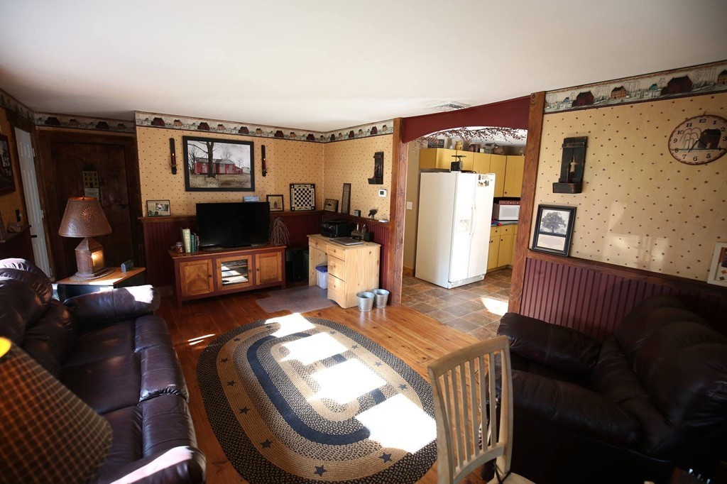 42 Paxton Road Spencer, MA 01562 - Photo 5 of 30 Gallery Image 5