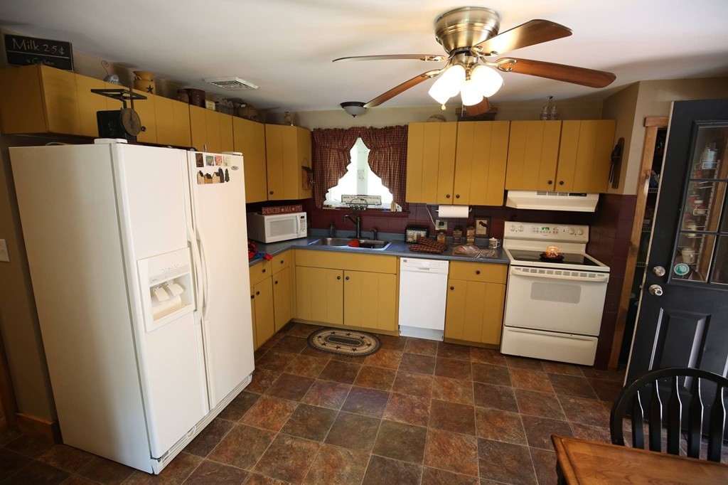 42 Paxton Road Spencer, MA 01562 - Photo 7 of 30 Gallery Image 7