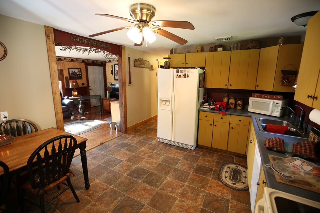 42 Paxton Road Spencer, MA 01562 - Photo 8 of 30 Gallery Image 8