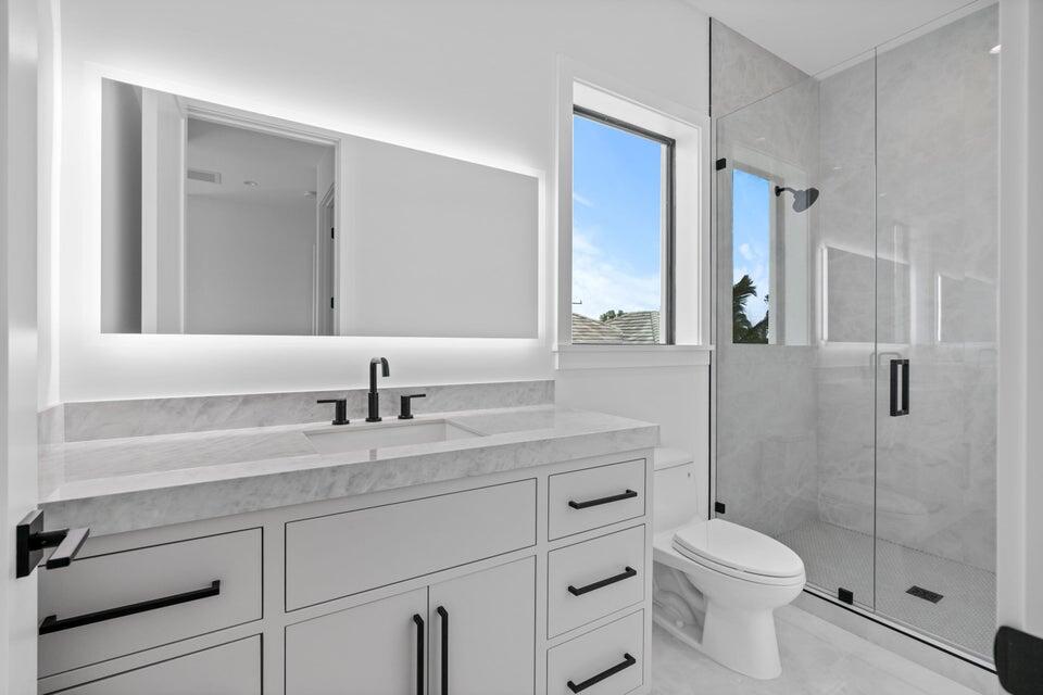 1060 Fairview Lane Riviera Beach, FL 33404 - Photo 12 of 36 20240828163055111896000000-o