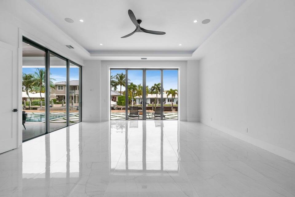 1060 Fairview Lane Riviera Beach, FL 33404 - Photo 13 of 36 20240828162115607735000000-o