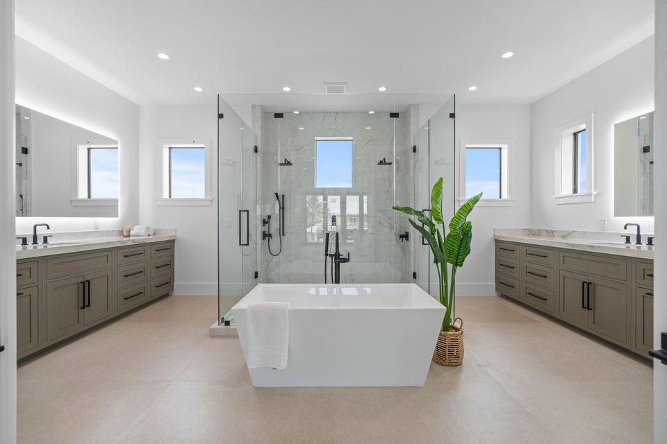 1060 Fairview Lane Riviera Beach, FL 33404 - Photo 16 of 36 20240828162537667509000000-o