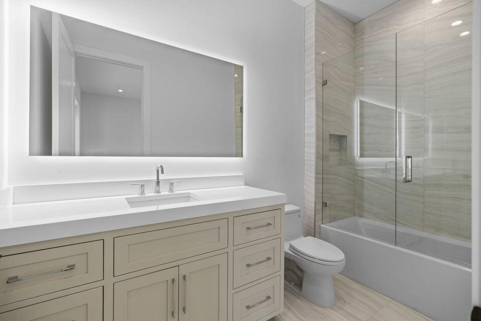 1060 Fairview Lane Riviera Beach, FL 33404 - Photo 21 of 36 20240828162838889080000000-o