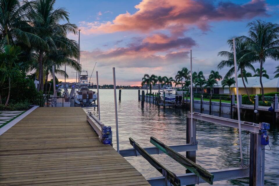 1060 Fairview Lane Riviera Beach, FL 33404 - Photo 27 of 36 20240828160532601877000000-o