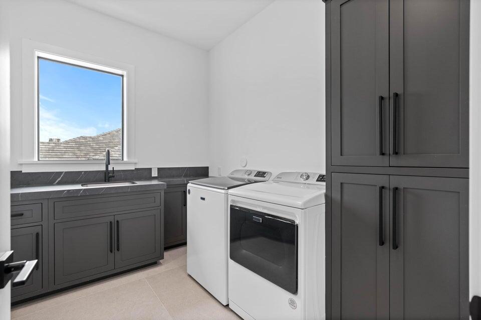 1060 Fairview Lane Riviera Beach, FL 33404 - Photo 32 of 36 20240828163028045017000000-o