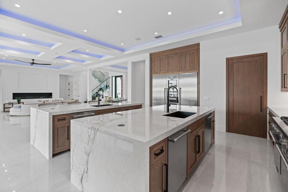 1060 Fairview Lane Riviera Beach, FL 33404 - Photo 9 of 36 20240828162002582485000000-o