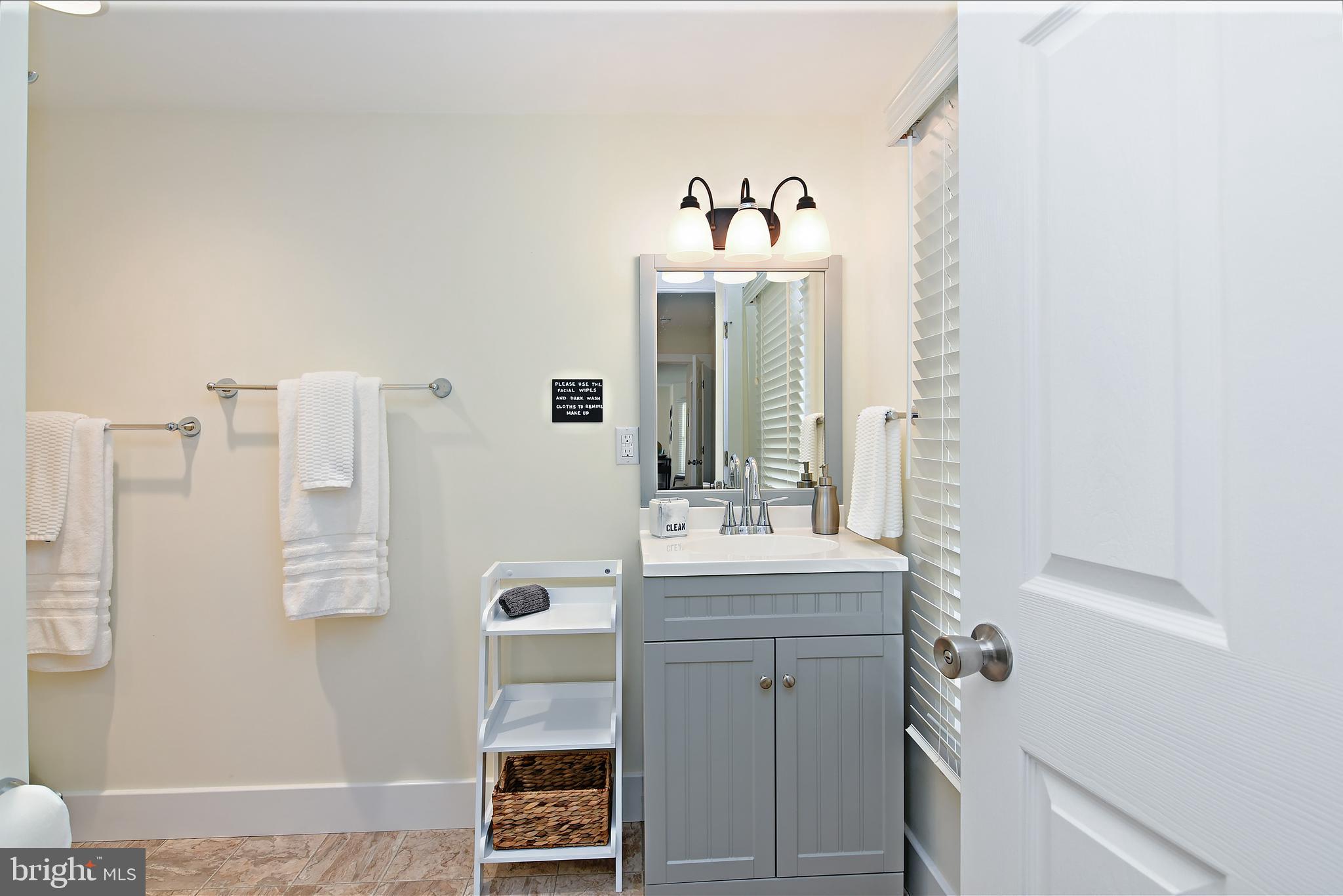 105 Mill Street Cambridge, MD 21613 - Photo 19 of 30 Lovely Primary Bath