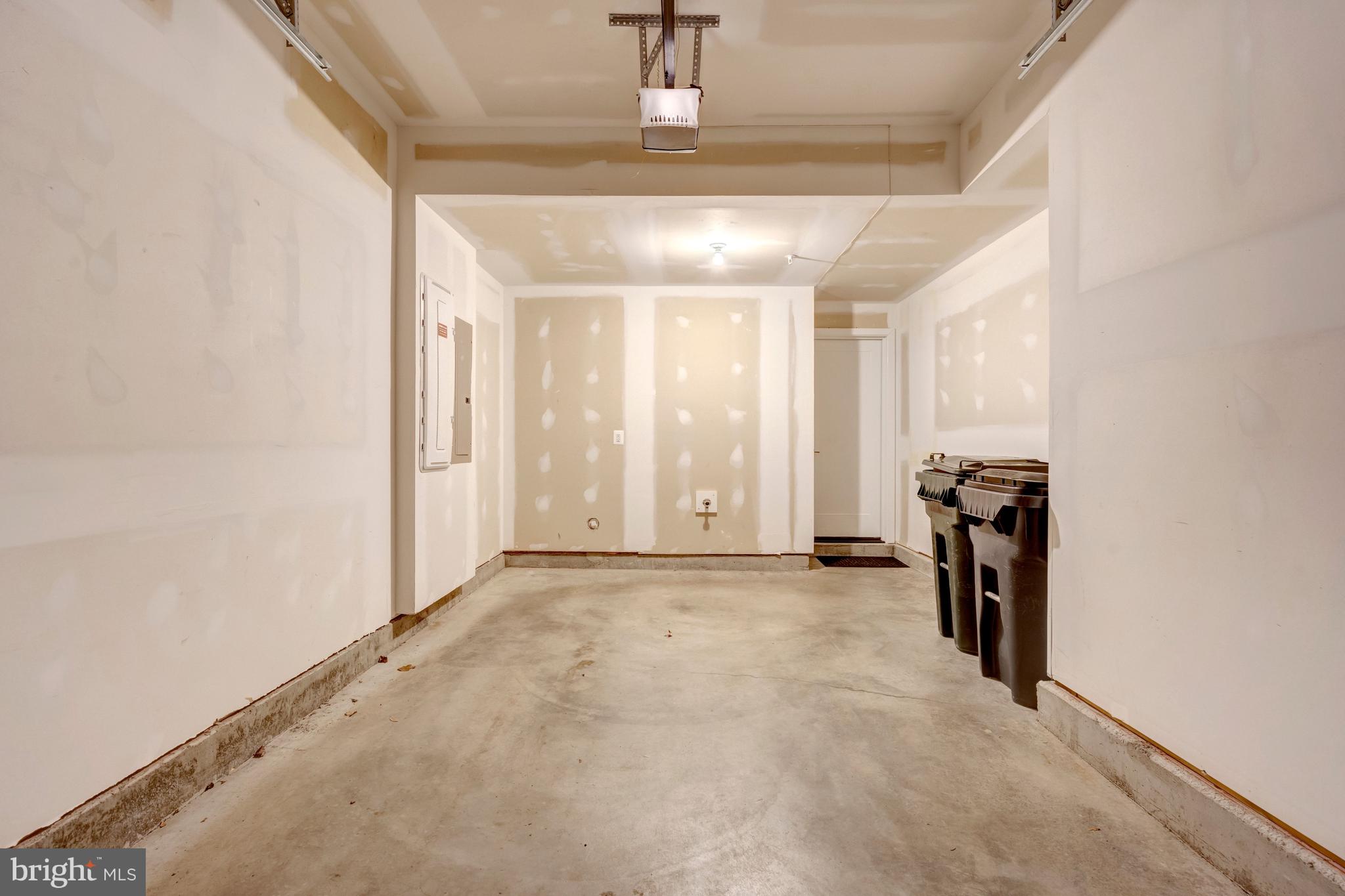 22379 Roanoke Rise Terrace Ashburn, VA 20148 - Photo 13 of 40 an empty room with a window