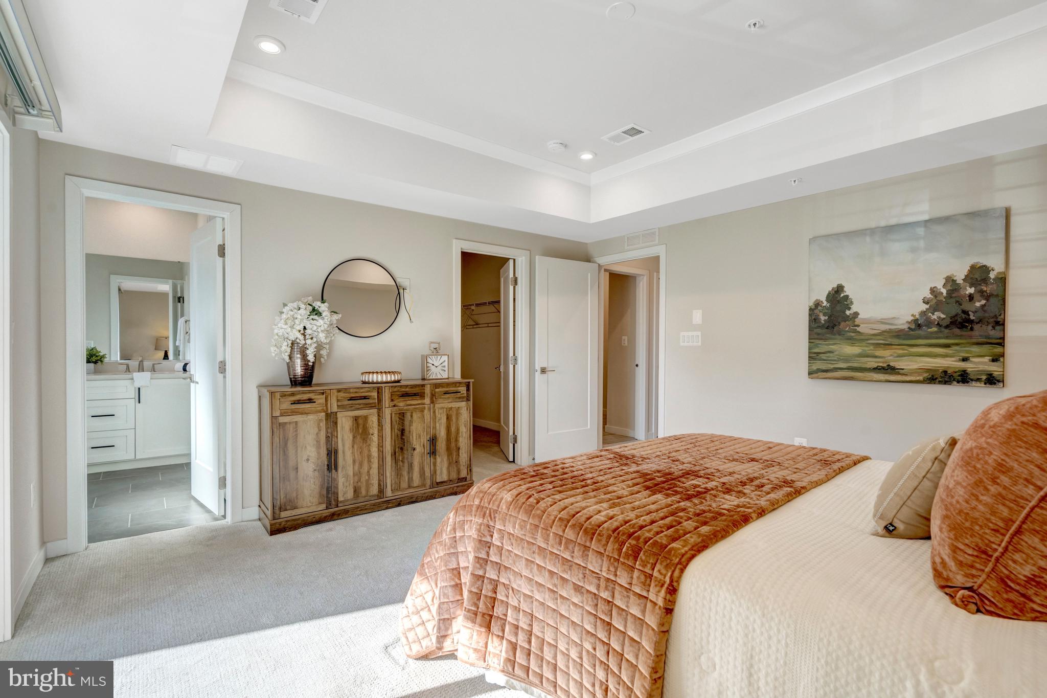 22379 Roanoke Rise Terrace Ashburn, VA 20148 - Photo 25 of 40 a bedroom with a bed a mirror and lamp