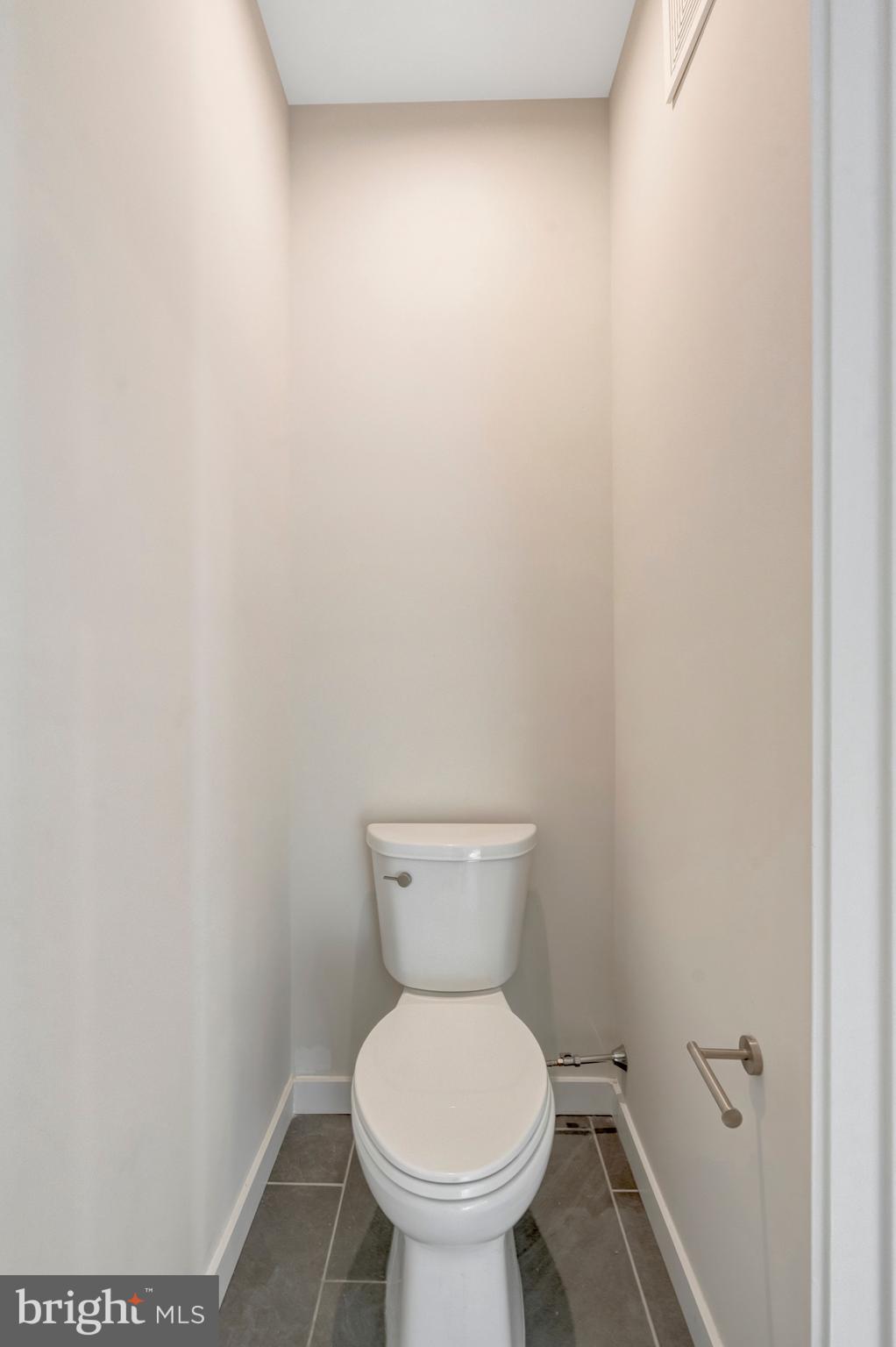 22379 Roanoke Rise Terrace Ashburn, VA 20148 - Photo 27 of 40 a bathroom with a toilet