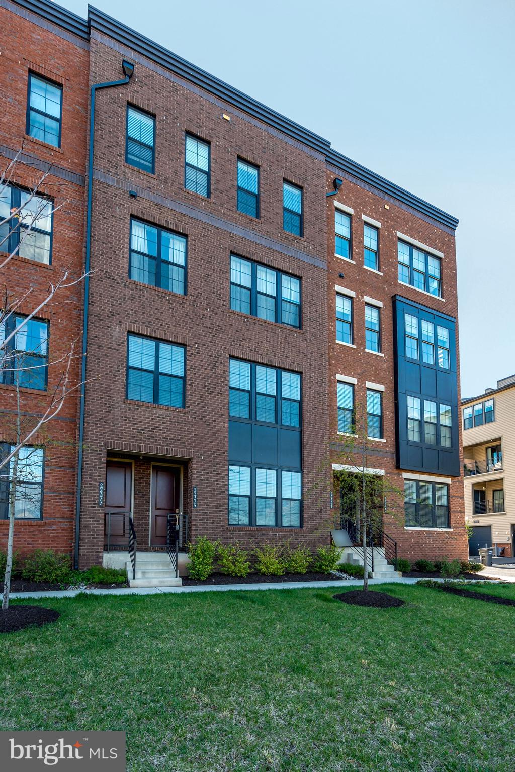 22379 Roanoke Rise Terrace Ashburn, VA 20148 - Photo 35 of 40 a front view of a building with a yard