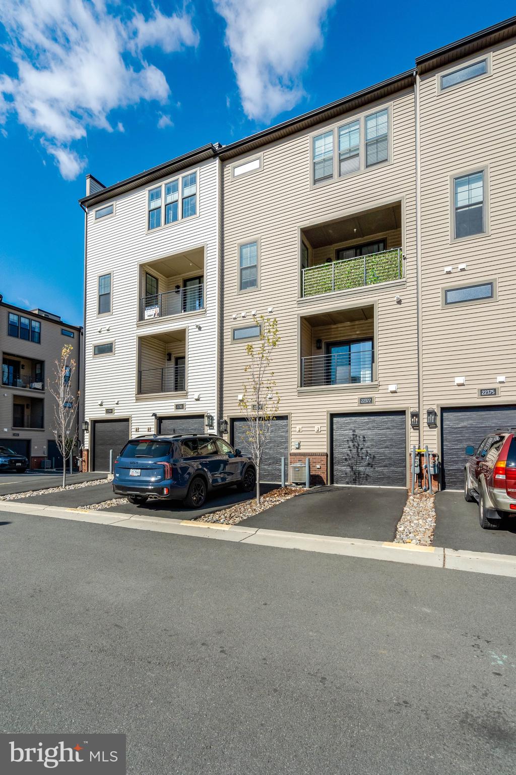 22379 Roanoke Rise Terrace Ashburn, VA 20148 - Photo 40 of 40 a view of a car park in front of house