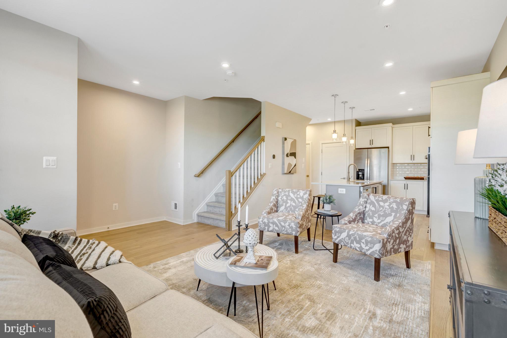 22379 Roanoke Rise Terrace Ashburn, VA 20148 - Photo 5 of 40 a living room with furniture and a painting