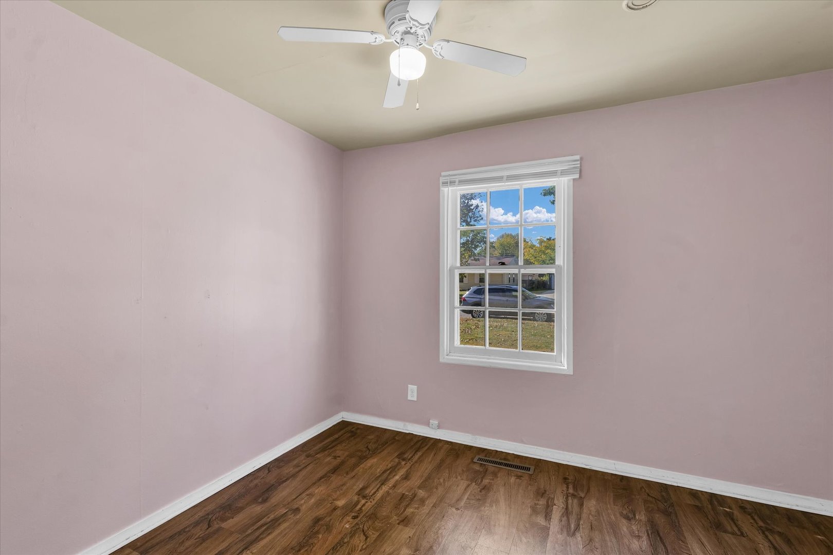1710 Parkside Terrace Champaign, IL 61821 - Photo 20 of 31 an empty room with a window