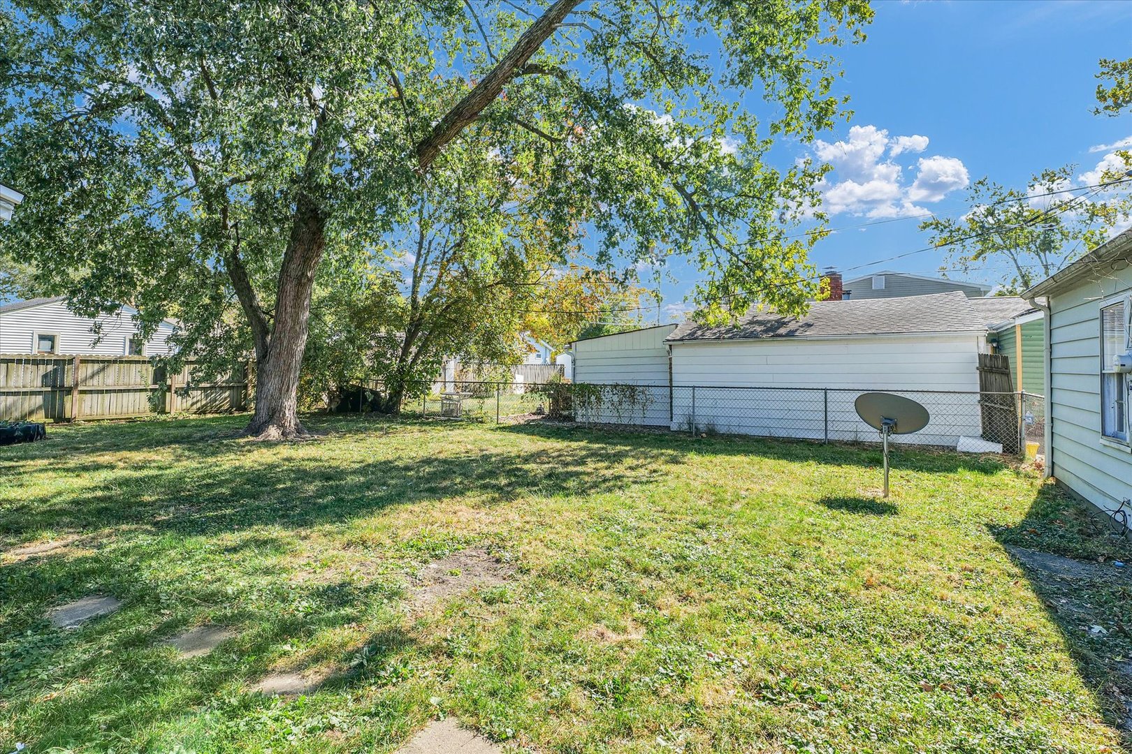 1710 Parkside Terrace Champaign, IL 61821 - Photo 25 of 31 a backyard of a house with lots of green space