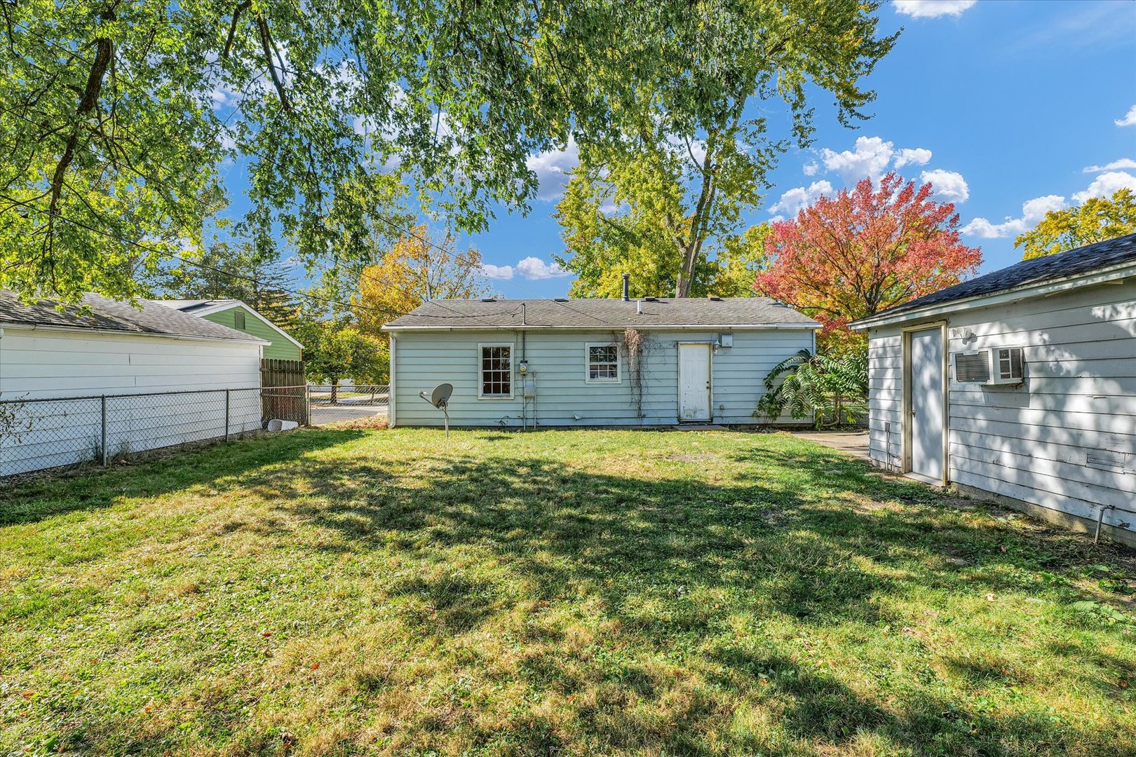 1710 Parkside Terrace Champaign, IL 61821 - Photo 27 of 31 a house view with a garden space
