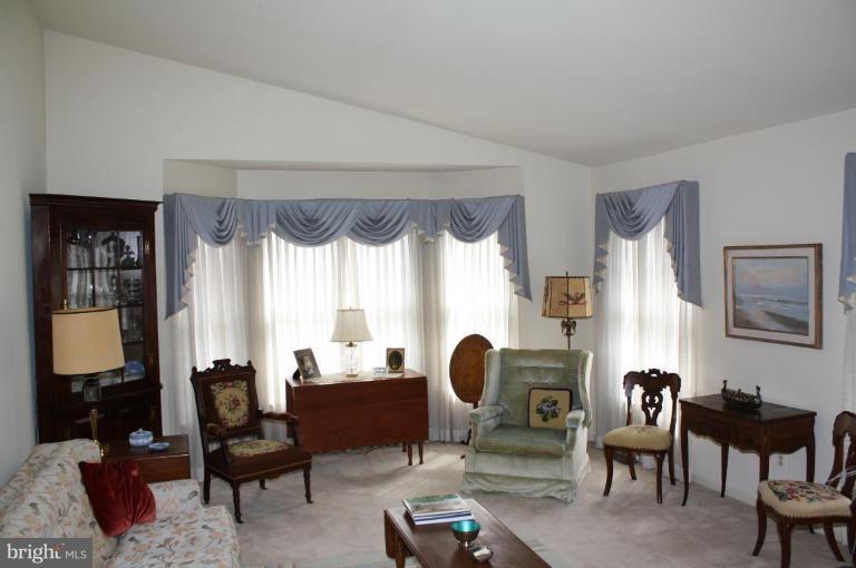 2504 Bollard Road Annapolis, MD 21401 - Photo 6 of 19 Living Room