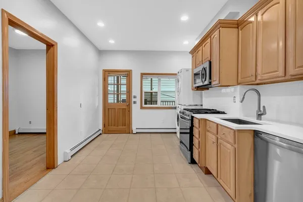 $3,650 | 18 O Street, Unit 1, Boston, MA 02127