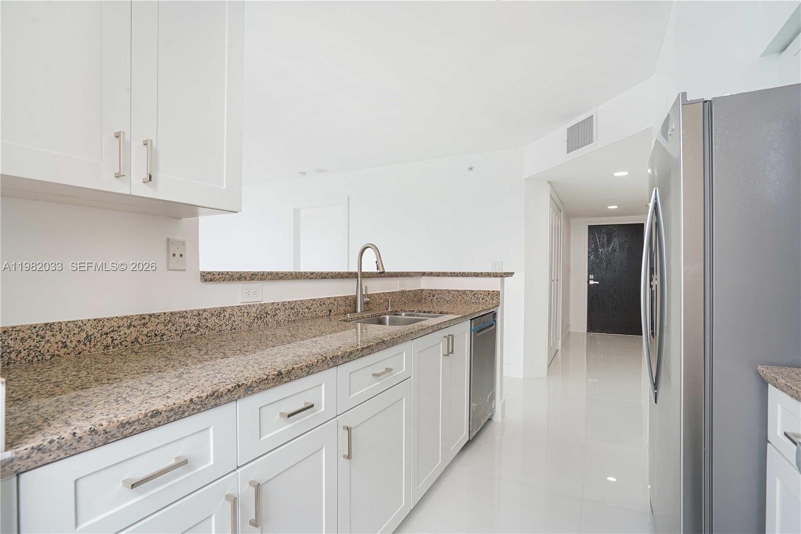 90 Alton Road, Unit 2212 Miami Beach, FL 33139 - Photo 11 of 42 Brand new appliances