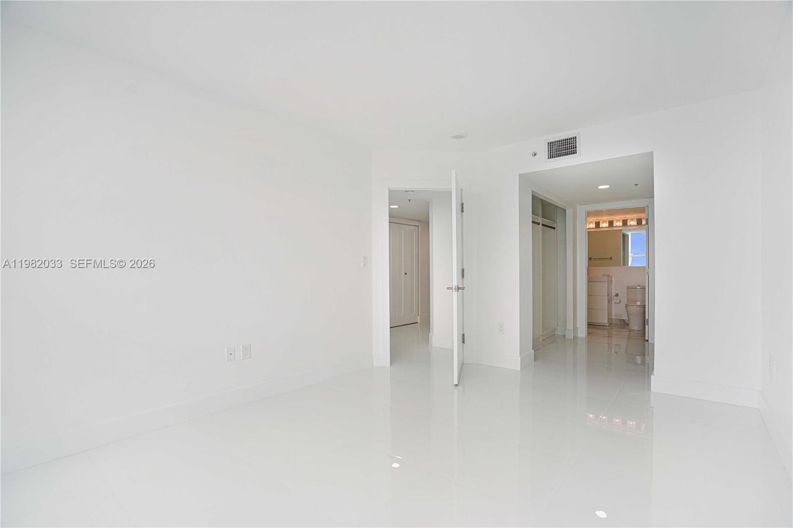 90 Alton Road, Unit 2212 Miami Beach, FL 33139 - Photo 19 of 42 Guest Bedroom