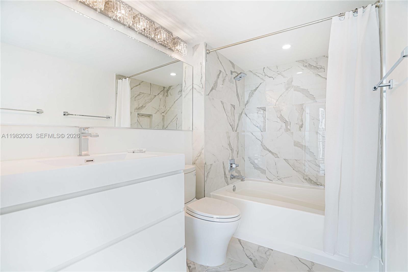 90 Alton Road, Unit 2212 Miami Beach, FL 33139 - Photo 27 of 42 Tub/Shower combination in Master Bedroom