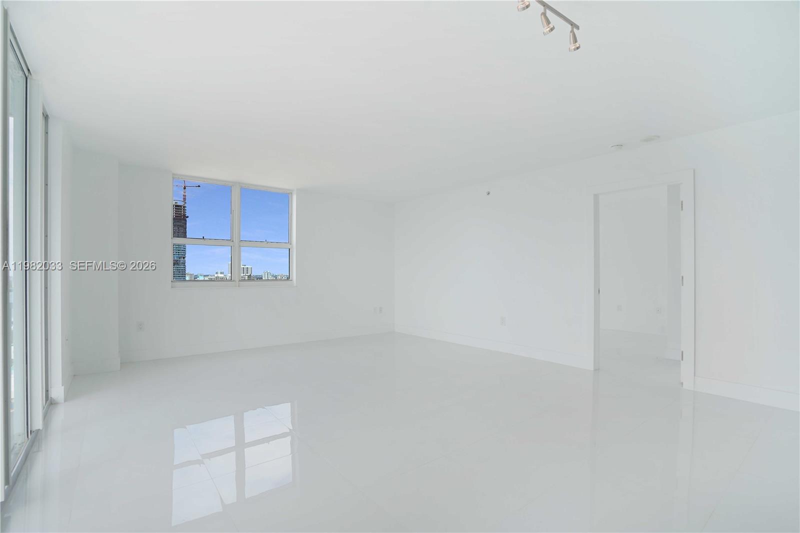 90 Alton Road, Unit 2212 Miami Beach, FL 33139 - Photo 6 of 42 Living Room