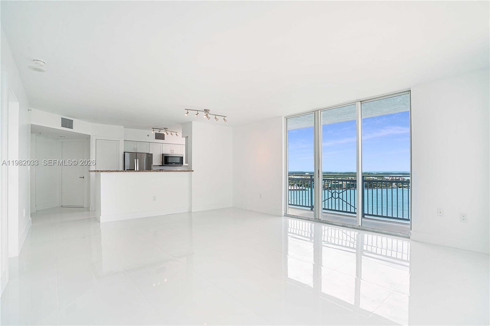 90 Alton Road, Unit 2212 Miami Beach, FL 33139 - Photo 7 of 42 Dining Room