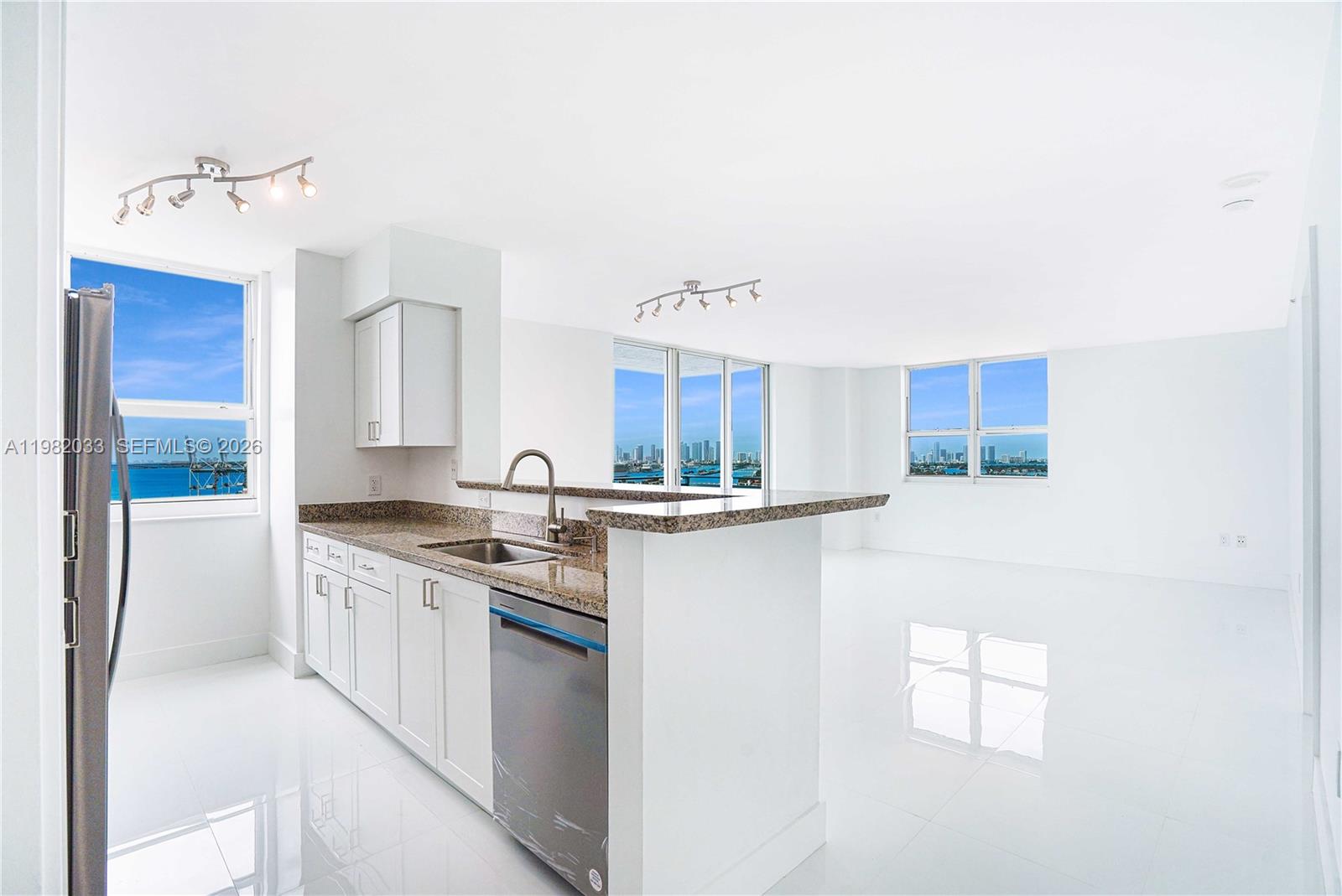 90 Alton Road, Unit 2212 Miami Beach, FL 33139 - Photo 8 of 42 Brand new appliances