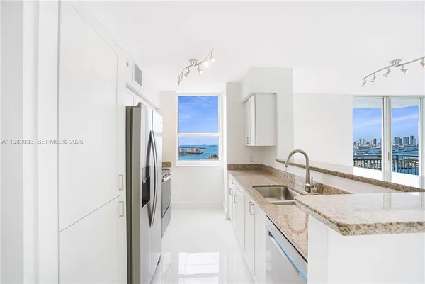 $7,100 | 90 Alton Road, Unit 2212, Miami Beach, FL 33139