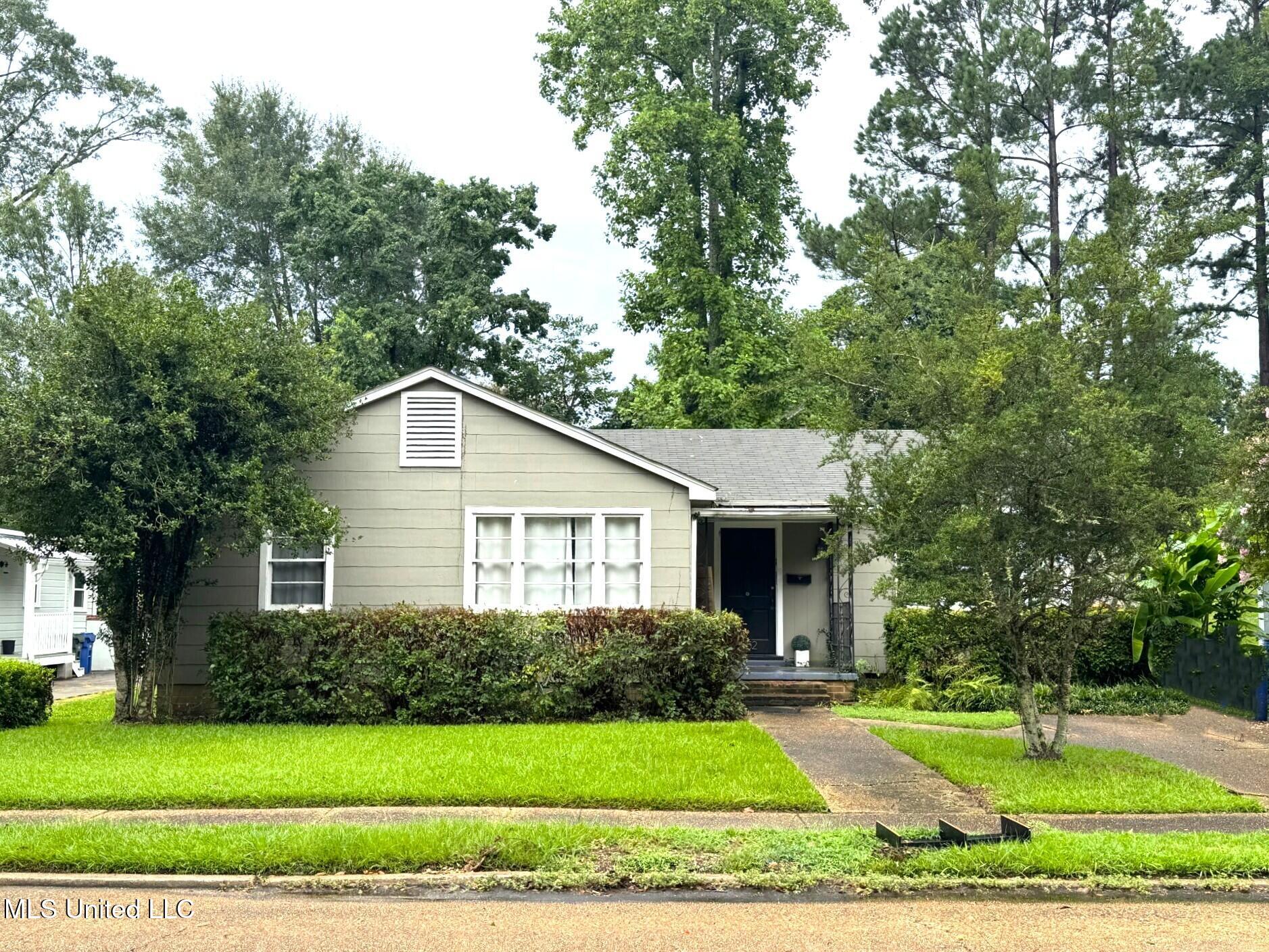 552 Ratcliff Place Natchez, MS 39120 - Photo 1 of 17 thumbnail_IMG_2520.jpg 552 10