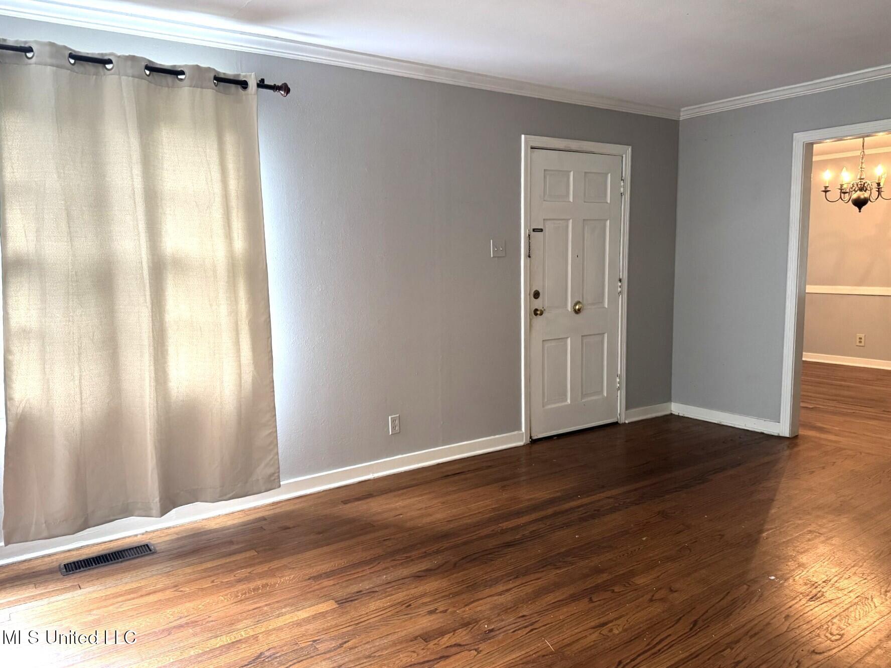 552 Ratcliff Place Natchez, MS 39120 - Photo 2 of 17 thumbnail_IMG_2537.jpg 552 3