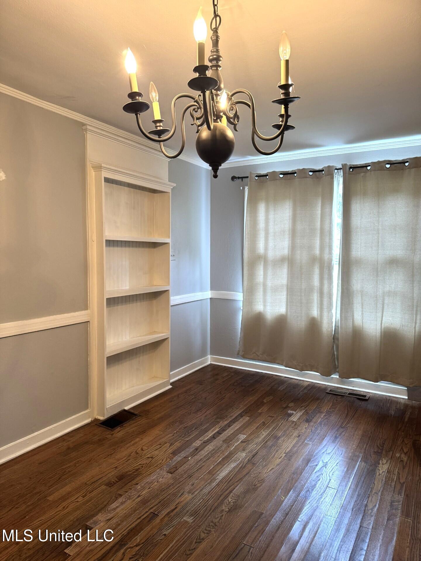 552 Ratcliff Place Natchez, MS 39120 - Photo 5 of 17 thumbnail_IMG_2535.jpg 552 19