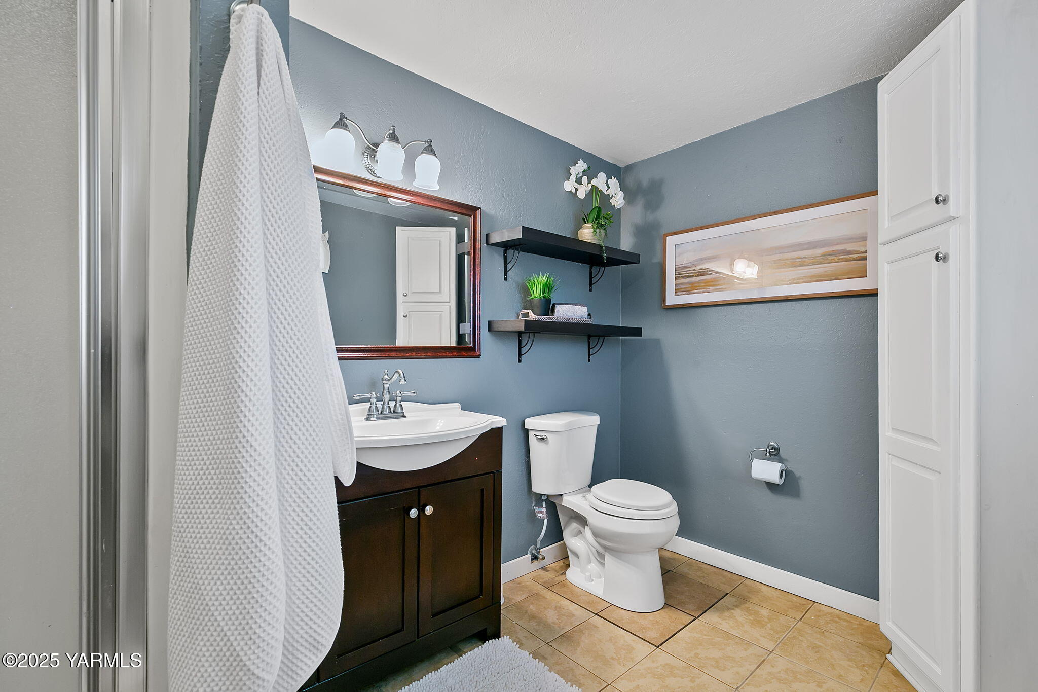 1106 South 33rd Avenue Yakima, WA 98902 - Photo 10 of 23 a bathroom with a sink a toilet and mirror