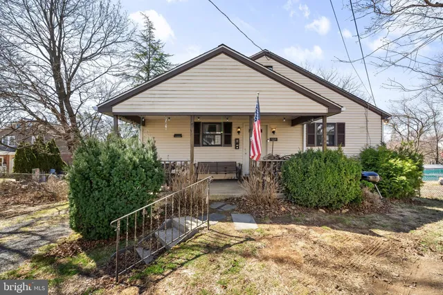 a house view with a outdoor space