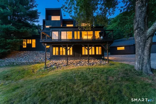 $949,900 | 564 Hubbard Road, Killingly, CT 06239